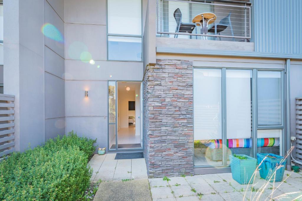 Stylish 3 Bedroom Townhouse - Free Parking