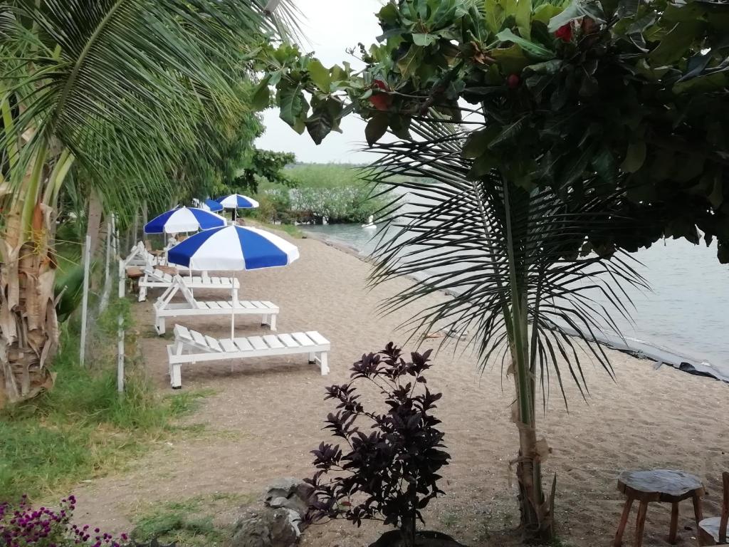 White Stone Beach Resort photo 2
