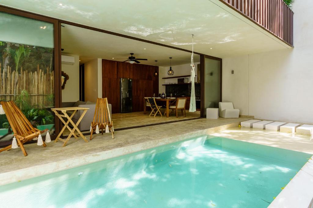 Jungle Luxury in Private Residential Area & Stunning Rooftop by Stella Rentals photo 4