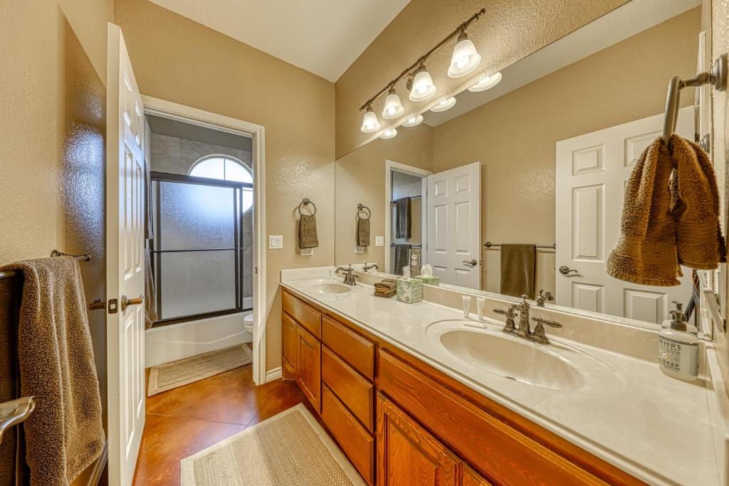 River Mountain Retreat photo 2