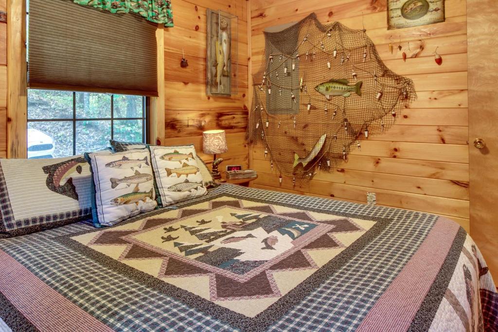 Tree Song Mountain Creek Cabin photo 1