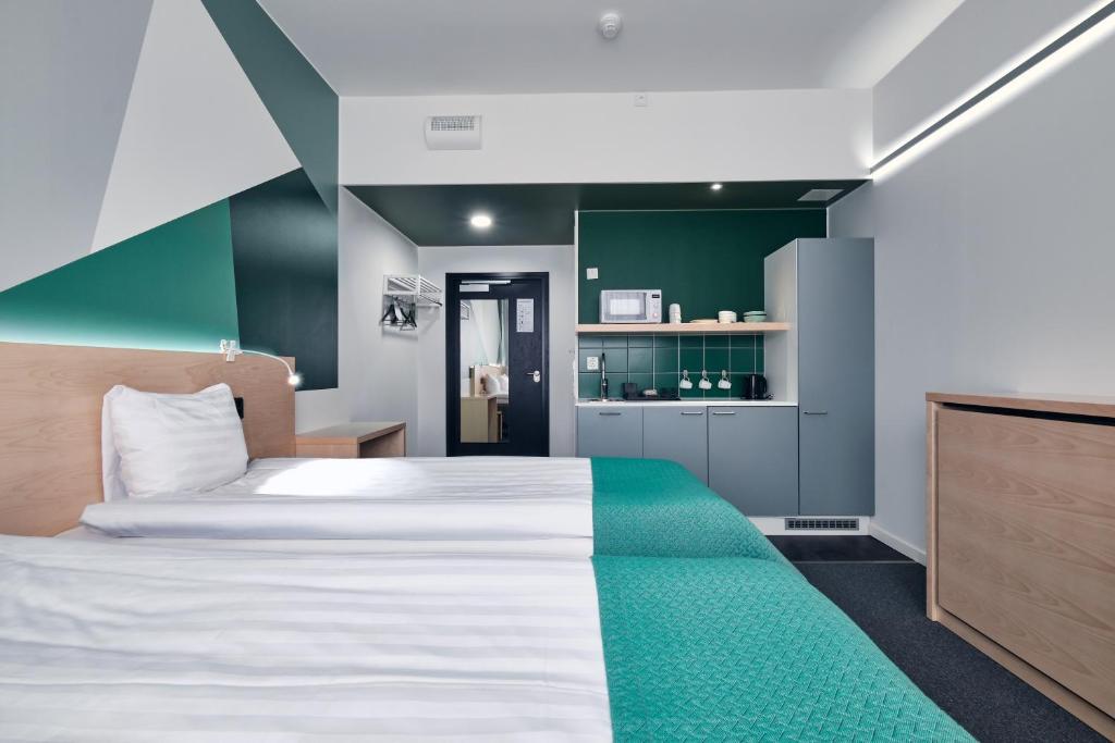 Трехместный (Большой трехместный номер с мини-кухней), GreenStar Hotel Jyväskylä