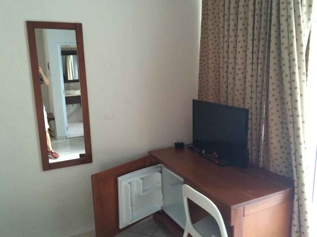 New Garden Hotel photo 1