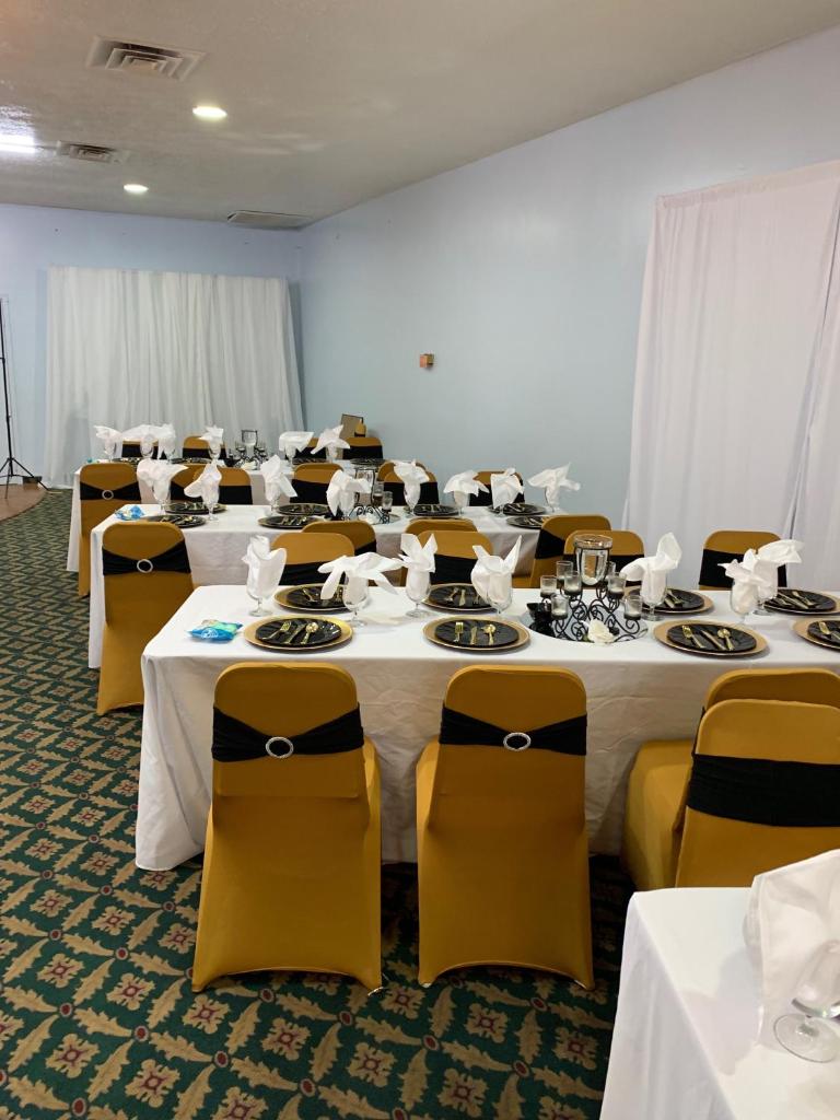 Budget Inn and Suites image