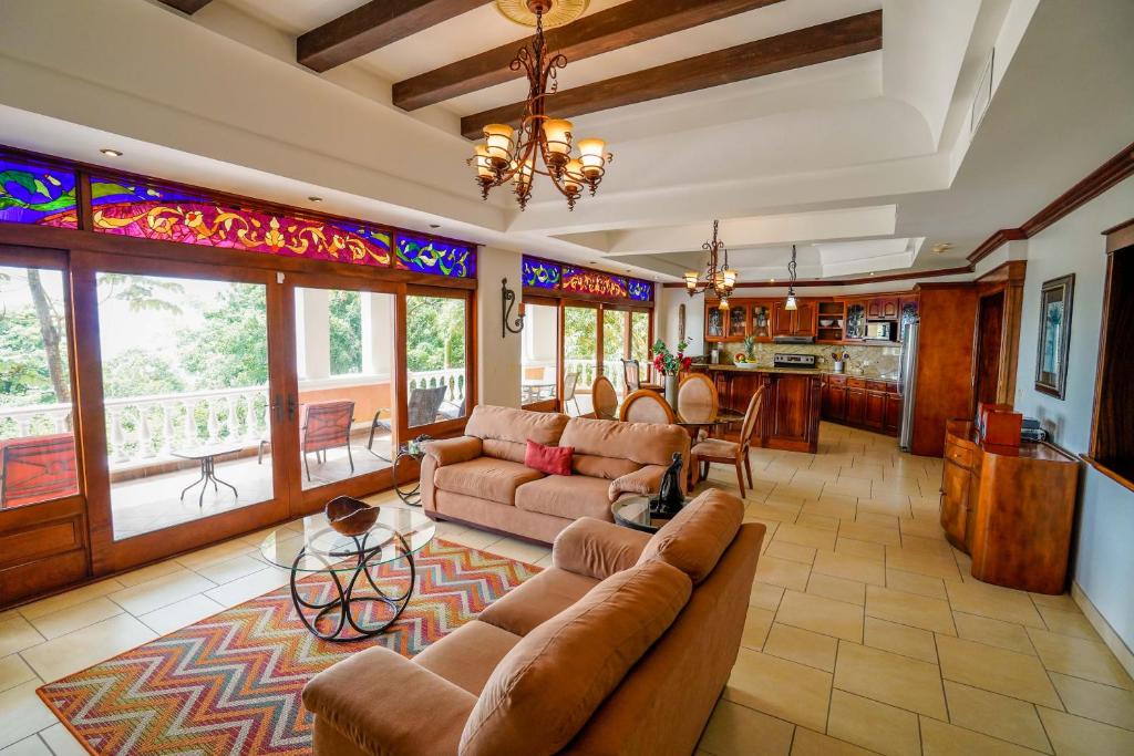 Pacifico Colonial Condominiums photo 1