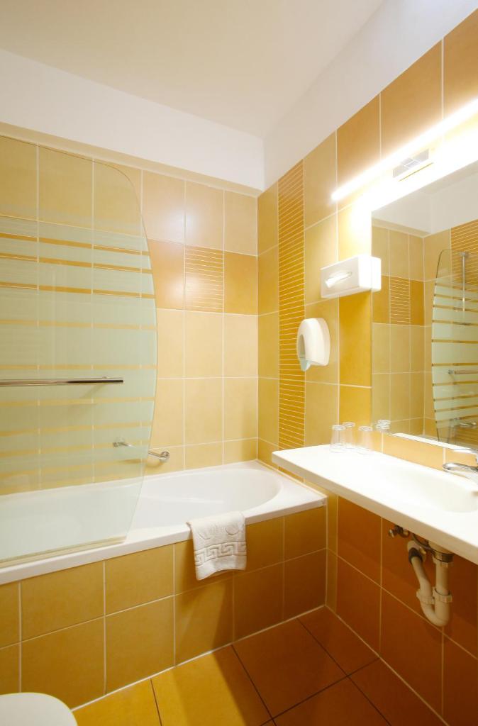 Трехместный (Трехместный номер «Комфорт»), Medosz Hotel