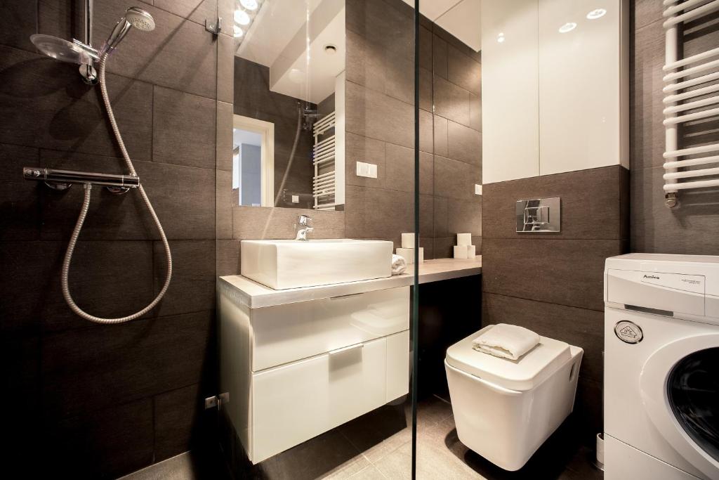 Апартаменты (Апартаменты (2 взрослых) - 61A Grzybowska Street), Platinum Towers E-Apartments