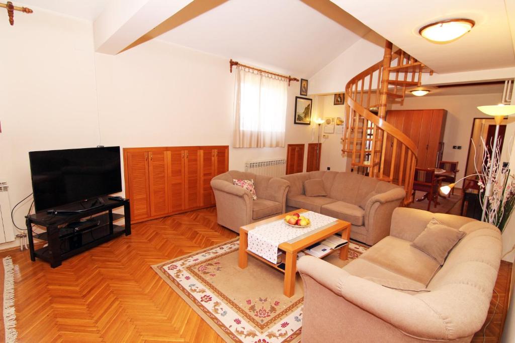 NOBLES APARTMENT 4**** photo 1