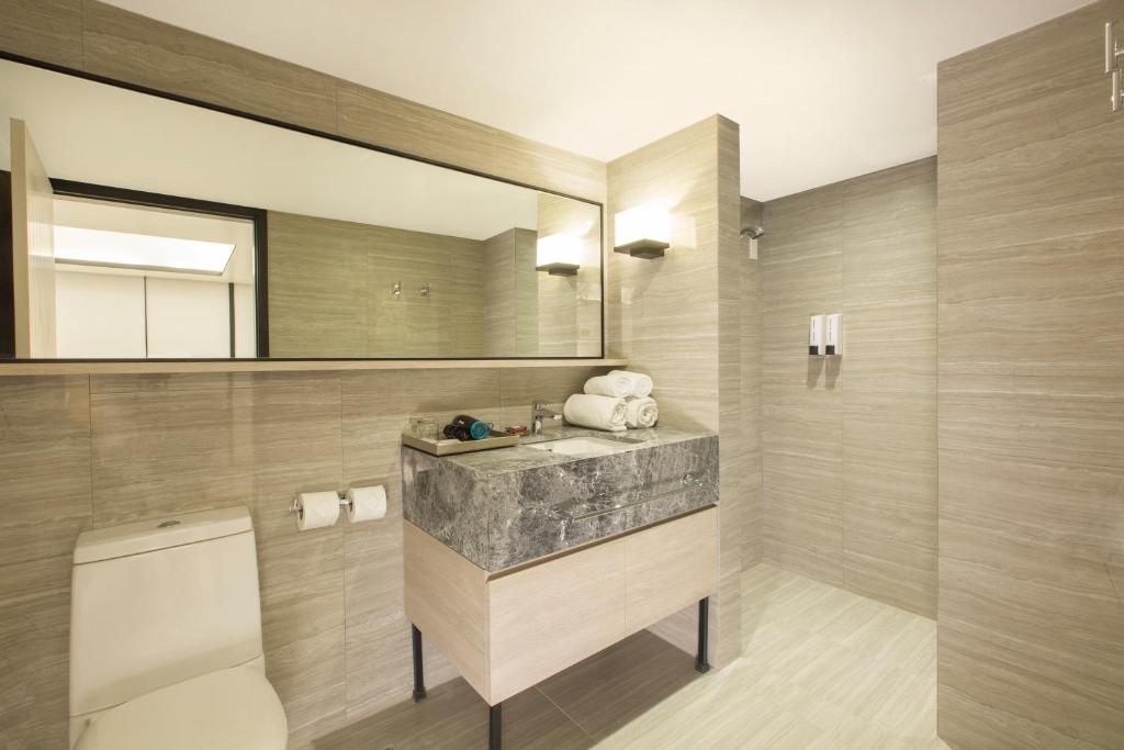 Tinidee Hotel Bangkok Golf Club - SHA Certified photo 3