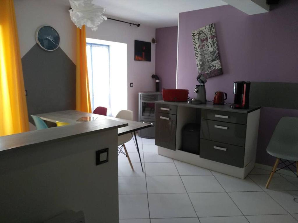 Agréable duplex au centre ville de Brioude photo 3