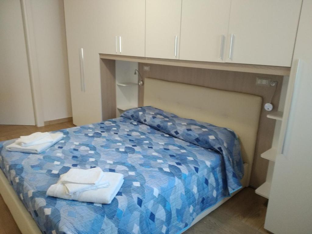 ORISTANO CAMERA BLU max 2 pers, BAGNO E USO CUCINA photo 3