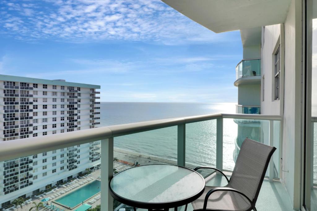 THE TIDES 1bedroom apt 15th floor WE ARE ON THE BEACH! image