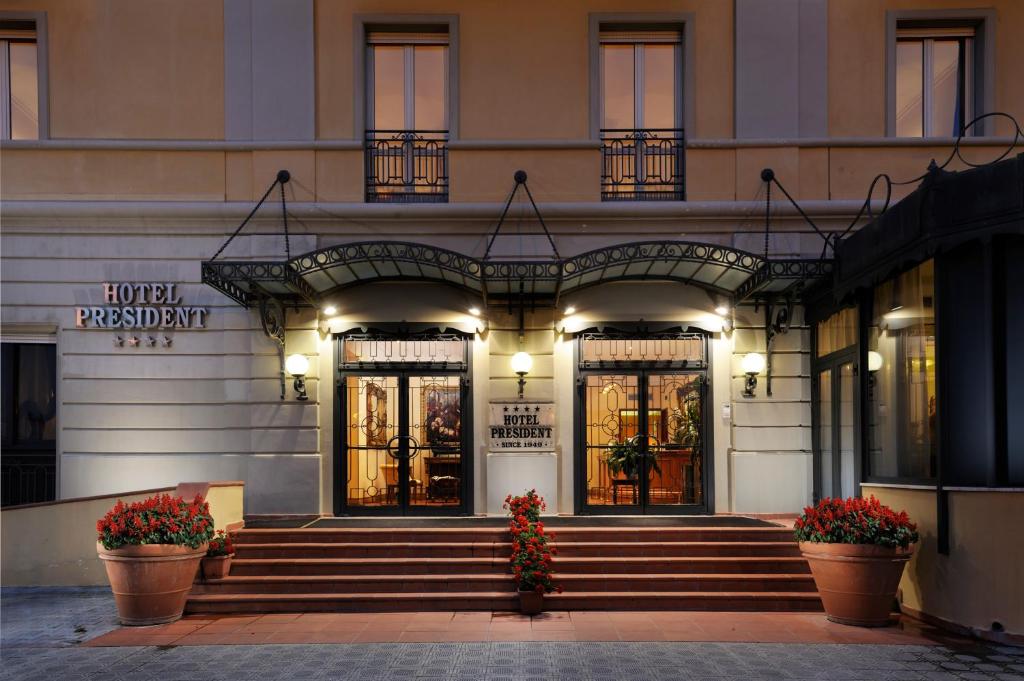 Hotel President photo 2