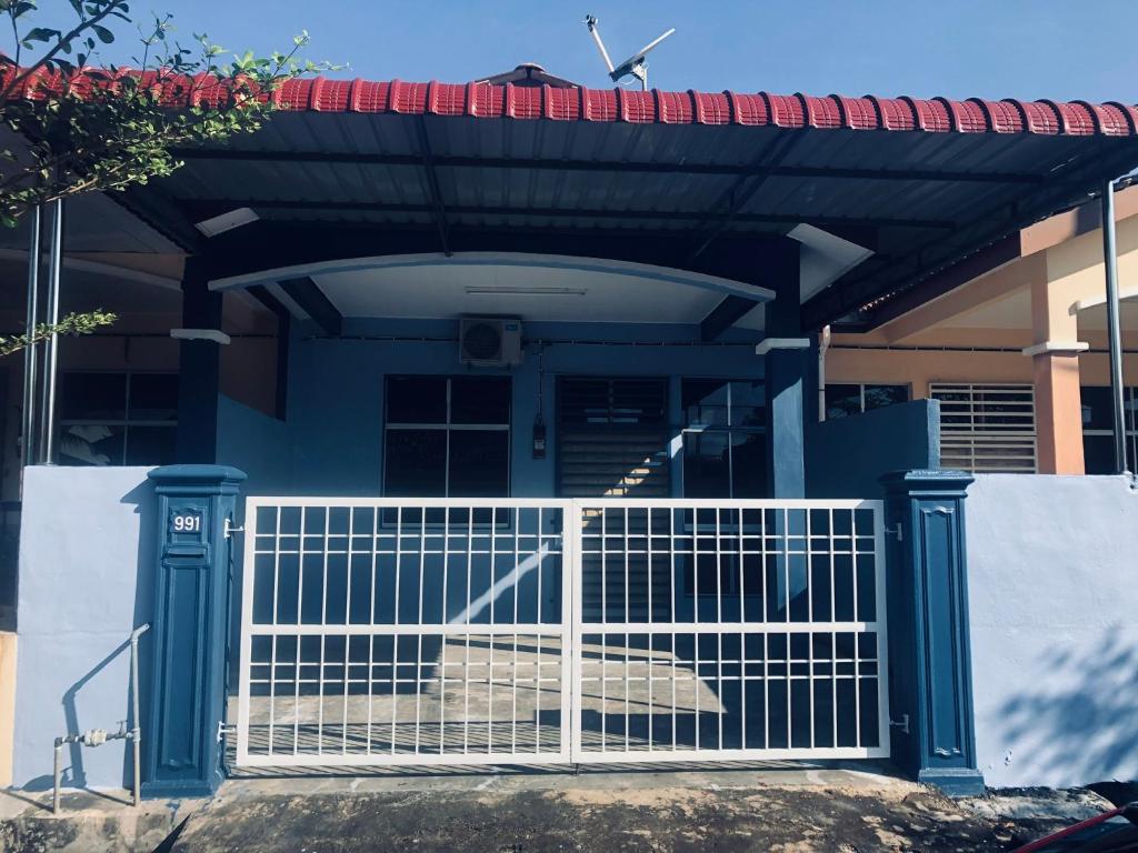 Abg Long Fadhil Homestay photo 1