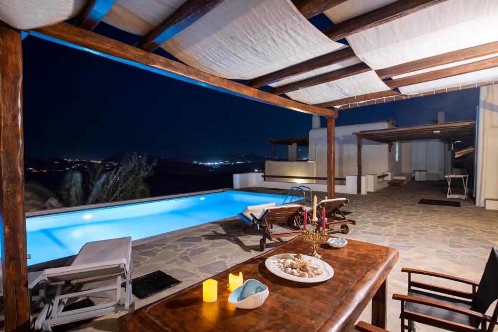 Siourdas Mykonos Villas - Tap to explore photos