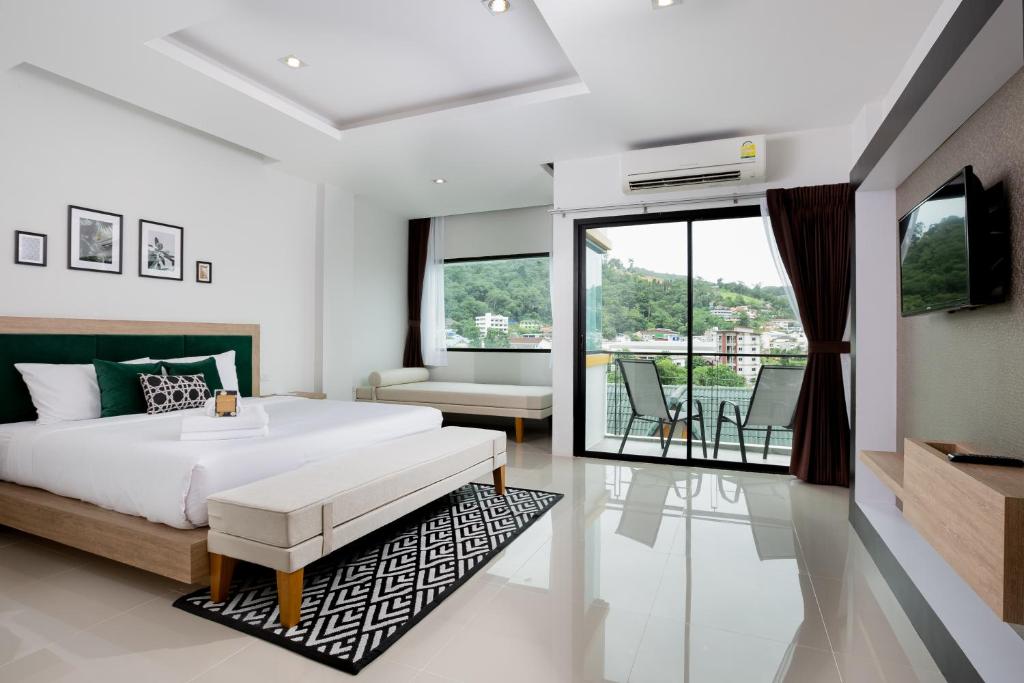 Двухместный (Номер с кроватью размера «king-size» и видом на бассейн), Buasri Phuket Hotel