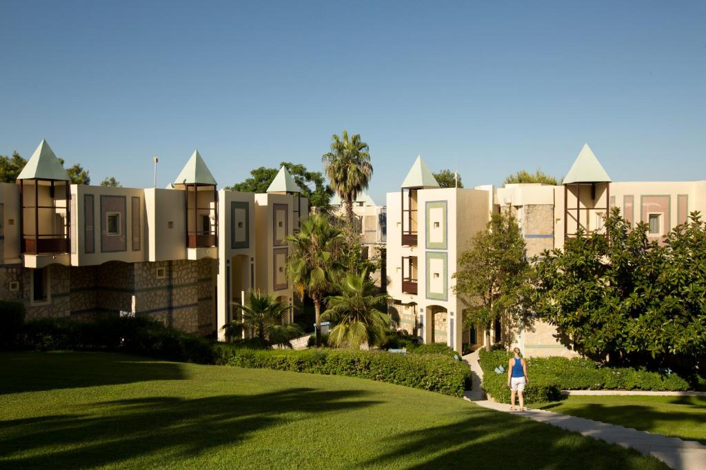 ROBINSON PAMFILYA - All Inclusive photo 2