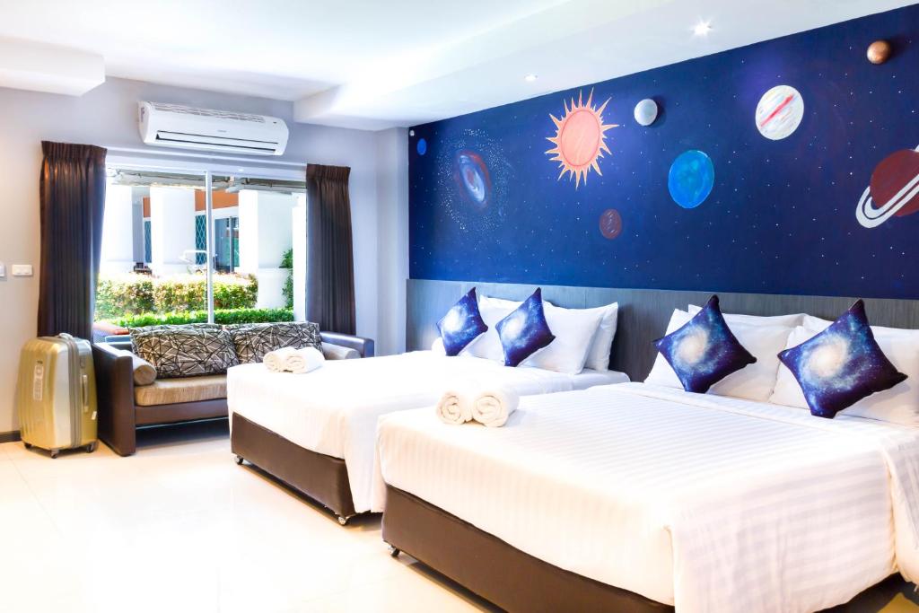 Сьюит (Семейный номер Courtyard с видом на бассейн), Отель FX Hotel Pattaya
