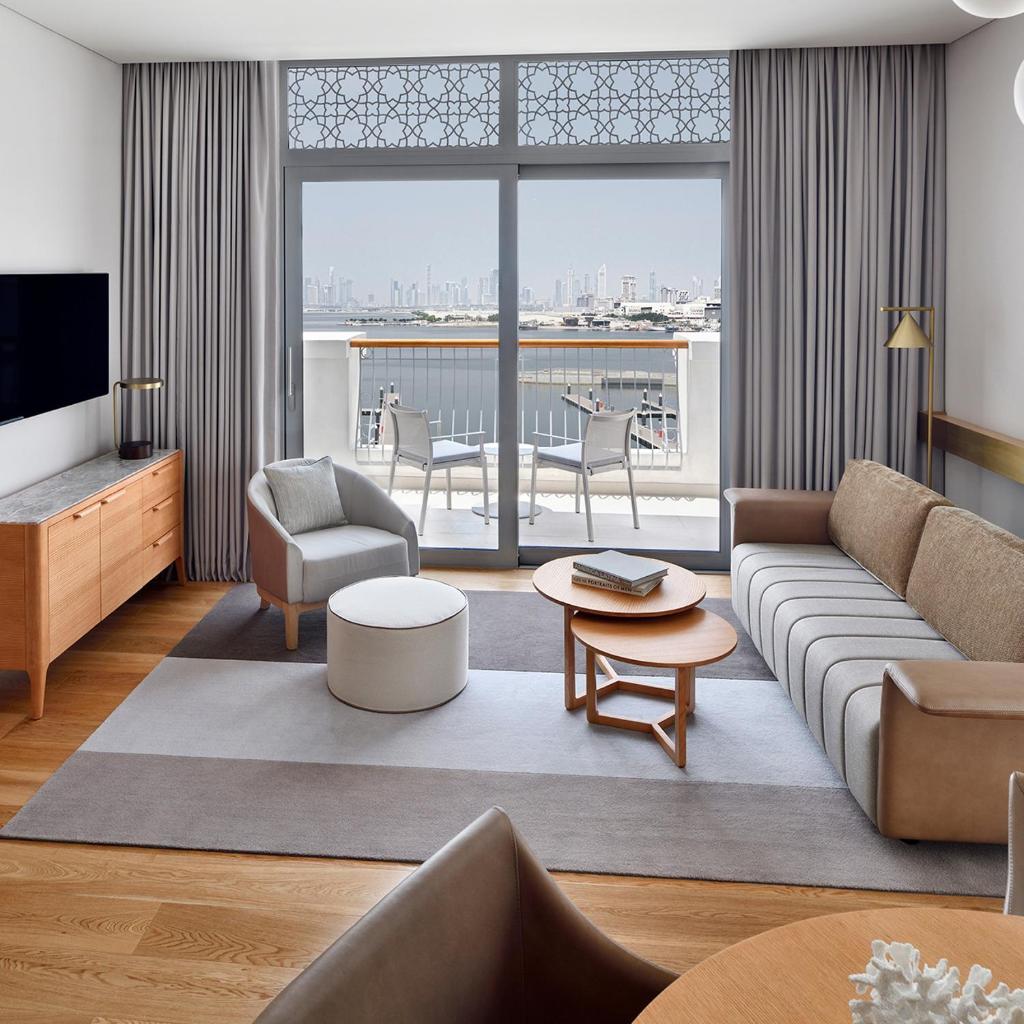 Сьюит (Люкс «Премьер» с видом на пристань для яхт), Отель Vida Creek Harbour