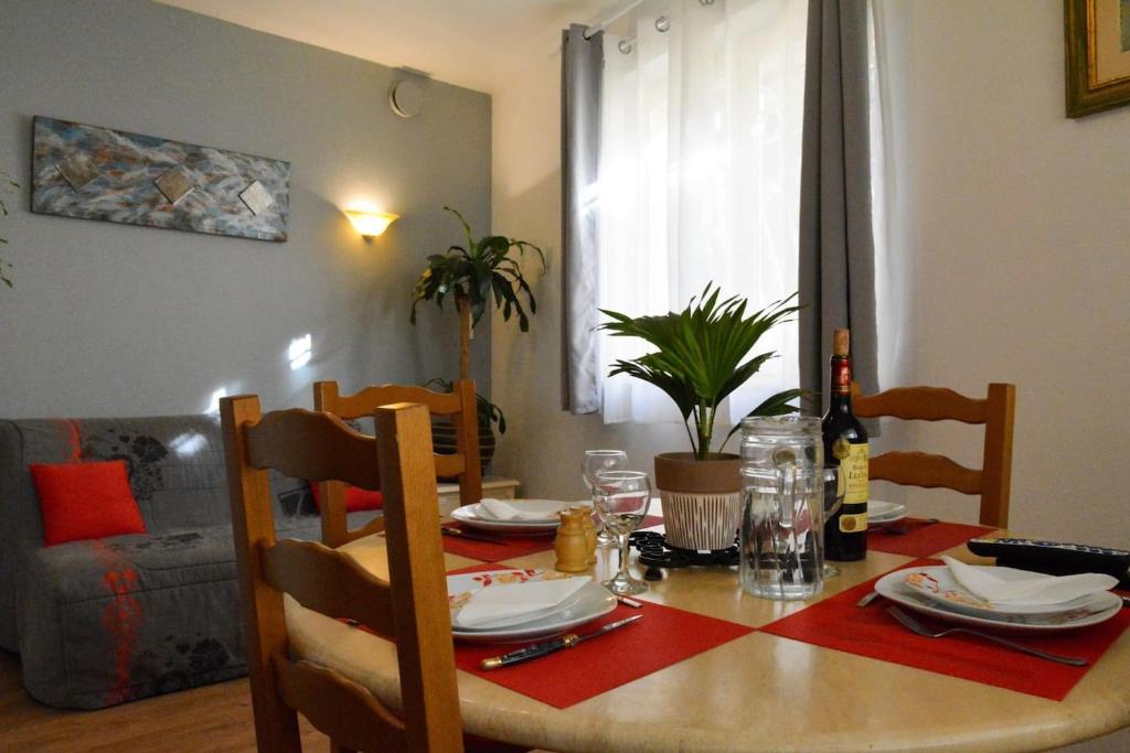 Petit appartement douillet très bien situé photo 3
