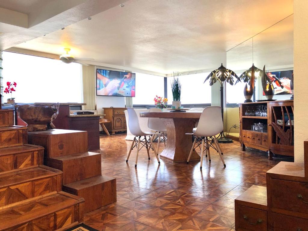 Hawaiian Monarch Penthouse 3bedroom image