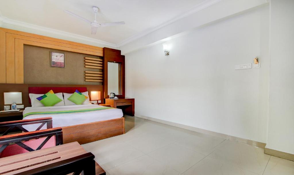 Двухместный ([Sanitized] Deluxe Double or Twin Room), Treebo Trend Nandanam Park