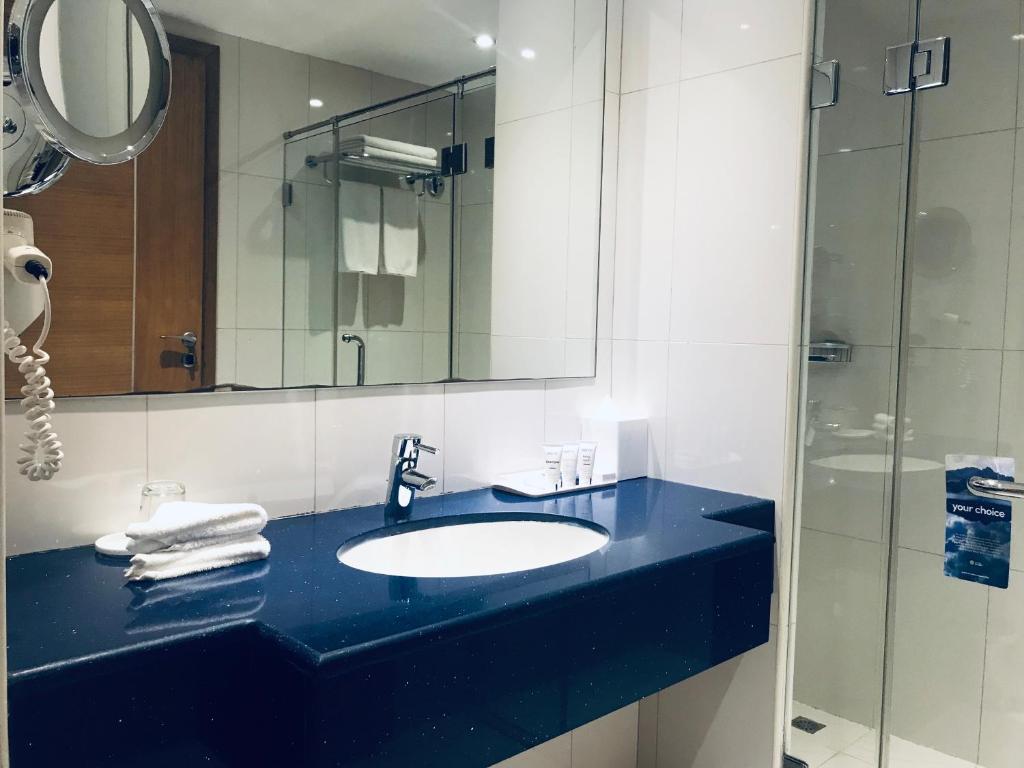 Двухместный (Стандартный номер с видом на город - Верхний этаж), Park Inn by Radisson Muscat
