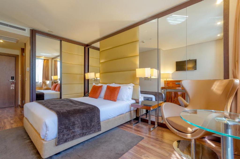 Двухместный (Улучшенный двухместный номер с 1 кроватью), TURIM Av. Liberdade Hotel