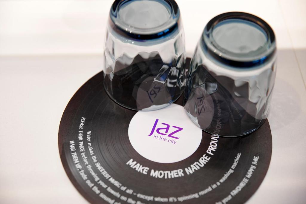 Двухместный (Номер In-Tune), Jaz Stuttgart