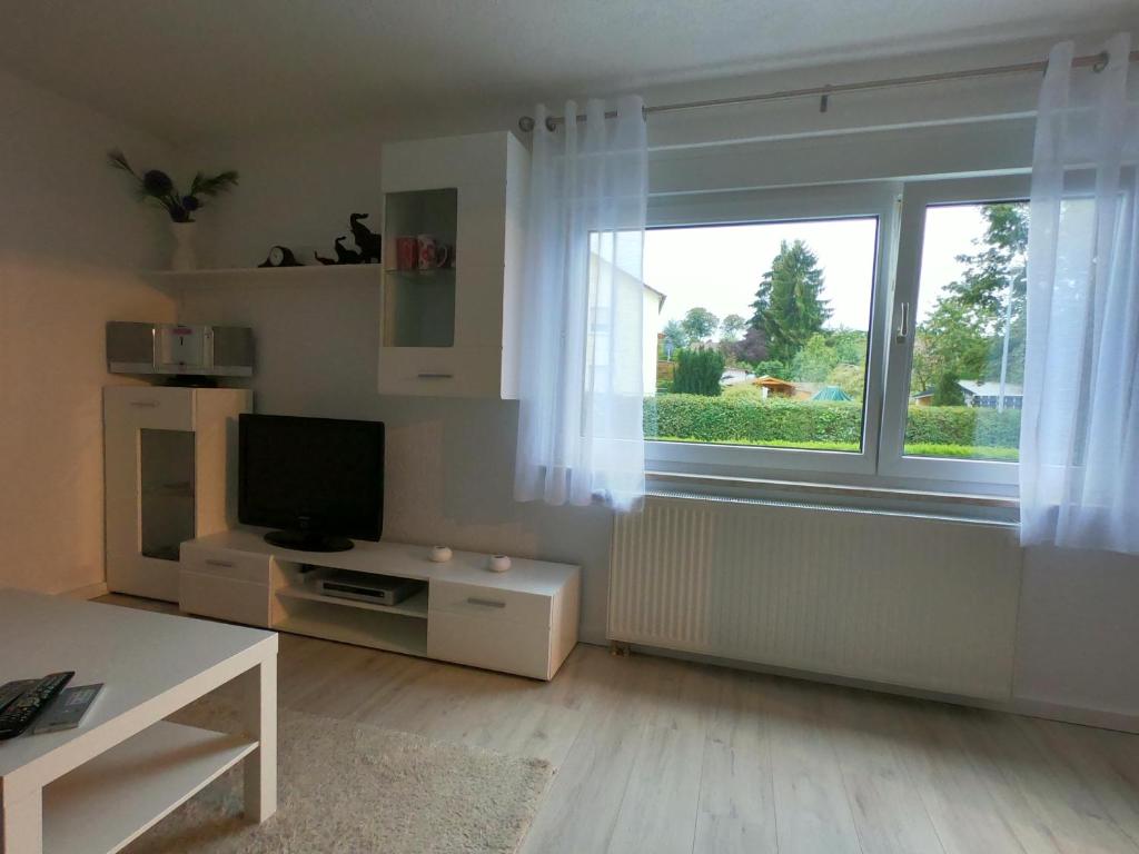 Moderne helle 2,5 Zimmer Wohnung mit großem Bad und Küche in Trossingen photo 4