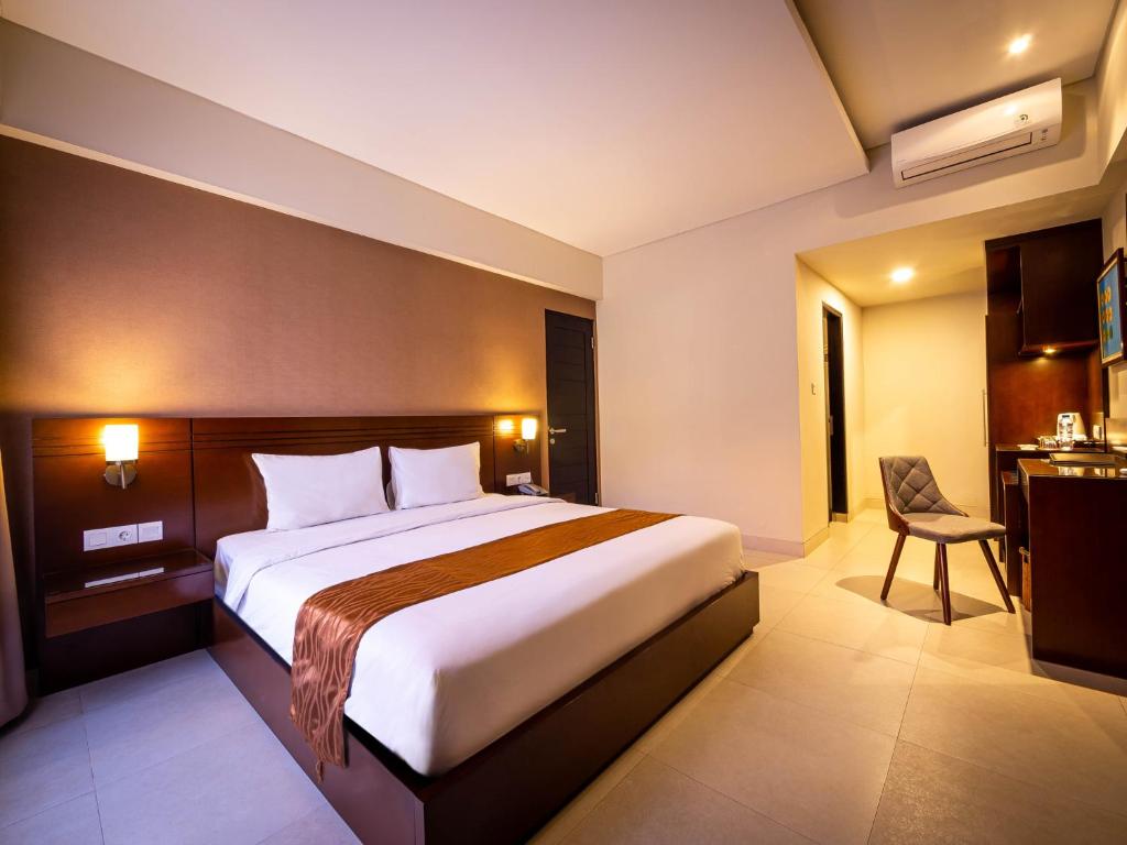Двухместный (Номер Делюкс «Премьер» с балконом), Yulia Beach Inn Kuta