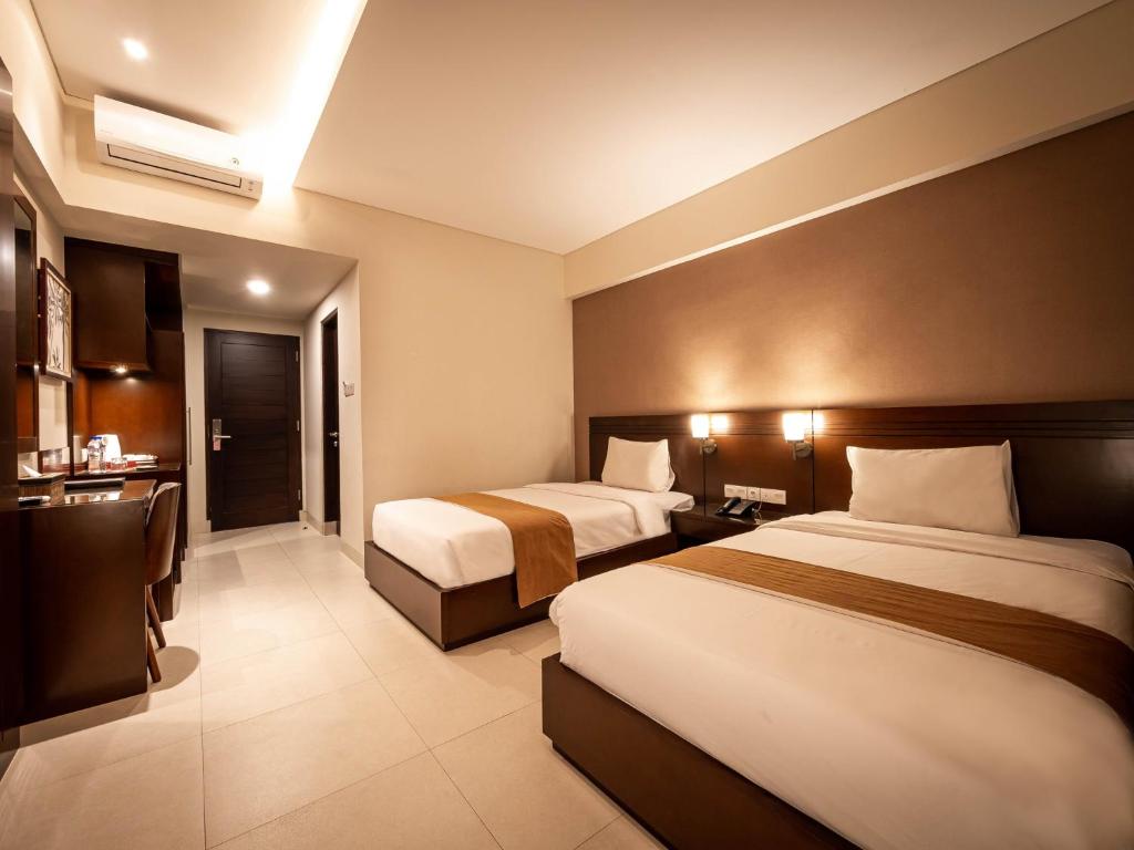Двухместный (Номер Делюкс «Премьер» с балконом), Yulia Beach Inn Kuta