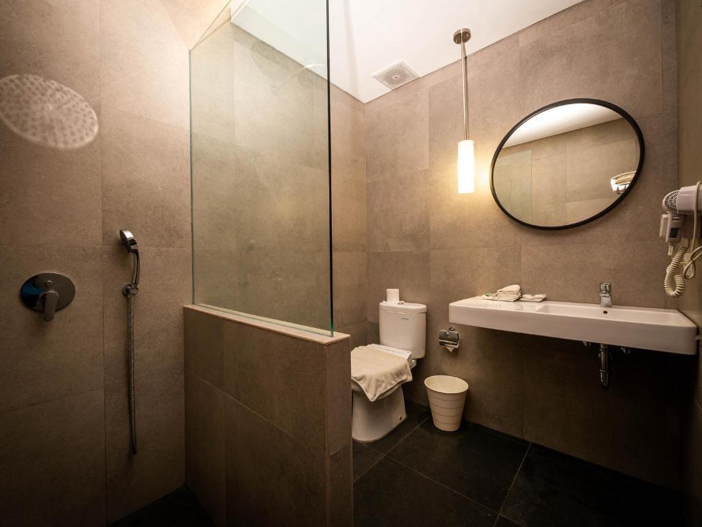Двухместный (Номер Делюкс «Премьер» с балконом), Yulia Beach Inn Kuta