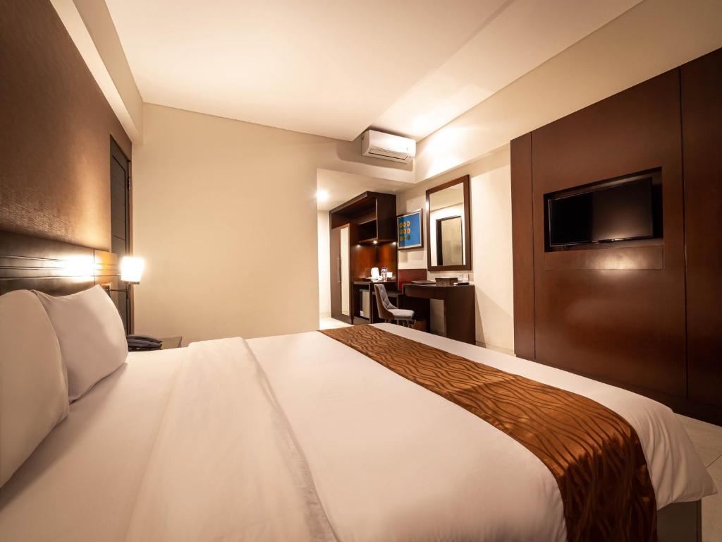 Двухместный (Номер Делюкс «Премьер» с балконом), Yulia Beach Inn Kuta