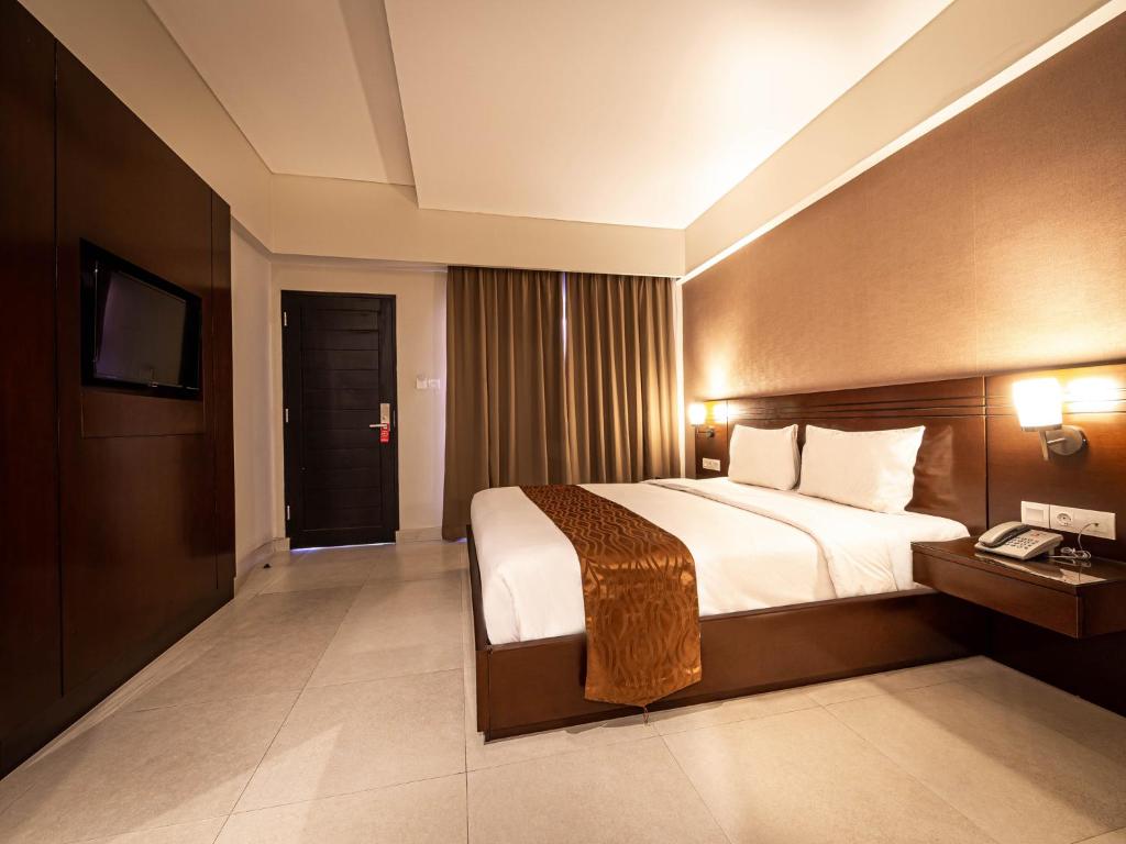 Двухместный (Номер Делюкс «Премьер» с балконом), Yulia Beach Inn Kuta