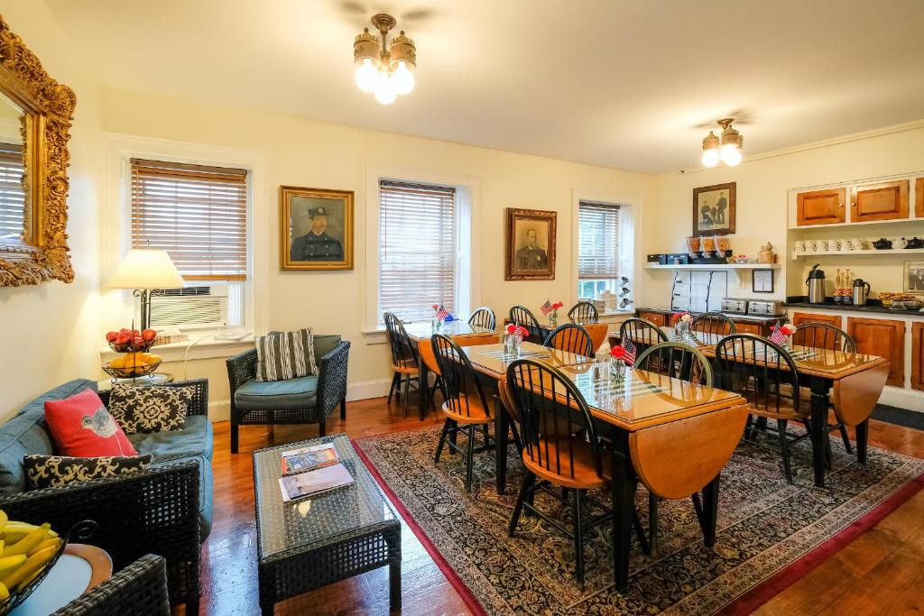 Jailhouse Inn photo 2