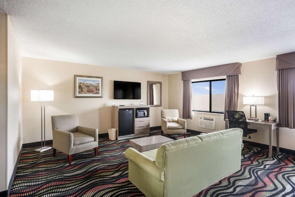 Quality Inn Cedar Rapids South photo 2