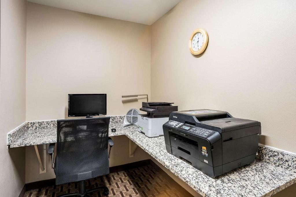 MainStay Suites Cedar Rapids North - Marion photo 1