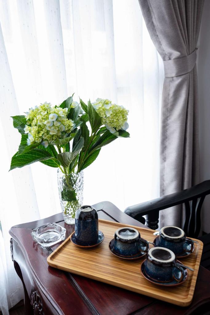 Hanoi Lullaby Hotel and Travel