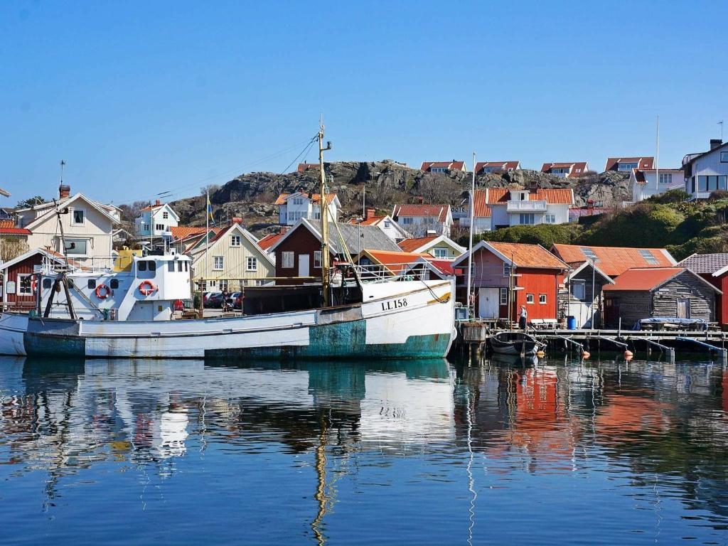 4 person holiday home in GRUNDSUND photo 3