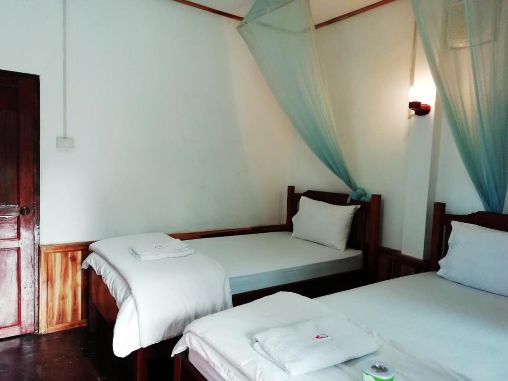 Sunset Bungalows & GH photo 2