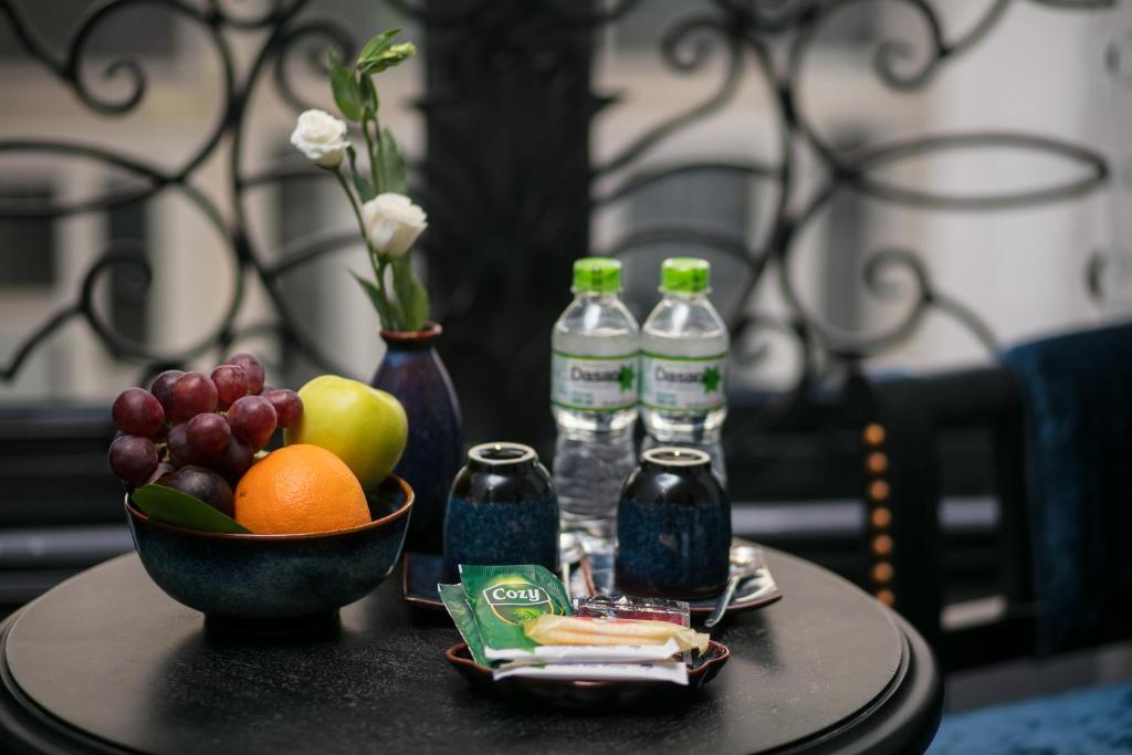 Khách sạn Calypso Suites 