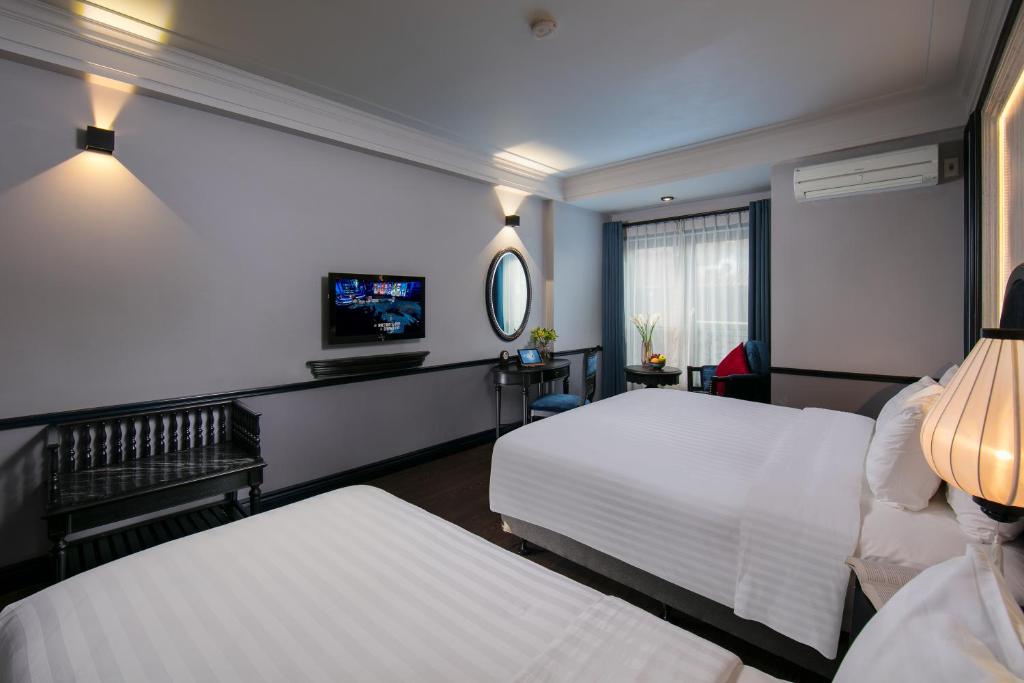 Khách sạn Calypso Suites 