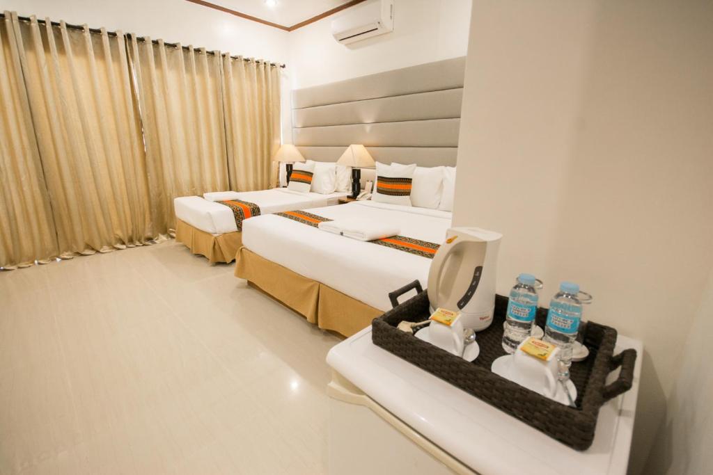Трехместный (Улучшенный номер с балконом, рядом с пляжем), Sur Boracay