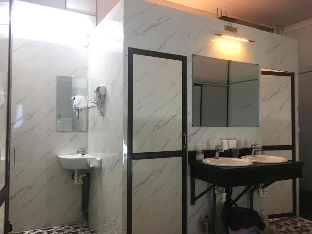 Hoa Luan Restaurant Hostel