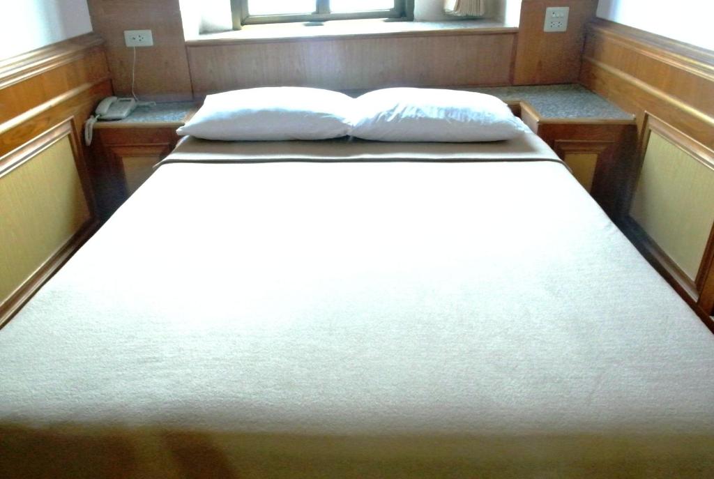 Rose Garden Hotel photo 1