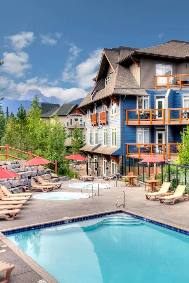 Luxurious & Spacious Mountain Retreat photo 1