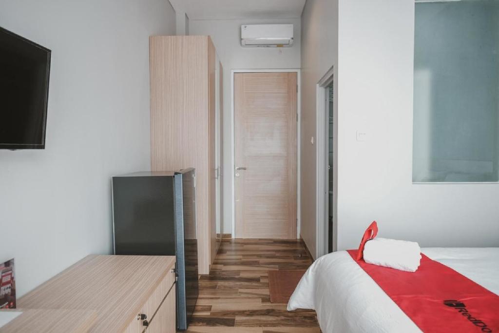 Сьюит (Полулюкс), Reddoorz Plus @ Karet Pedurenan 3