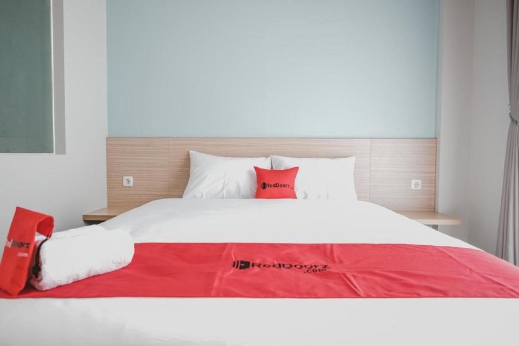 Сьюит (Полулюкс), Reddoorz Plus @ Karet Pedurenan 3