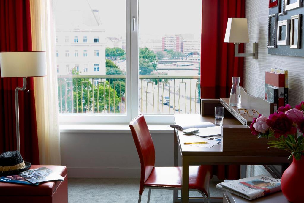 Студио (Улучшенный номер-студио с видом на город), Aparthotel Adagio Vienna City